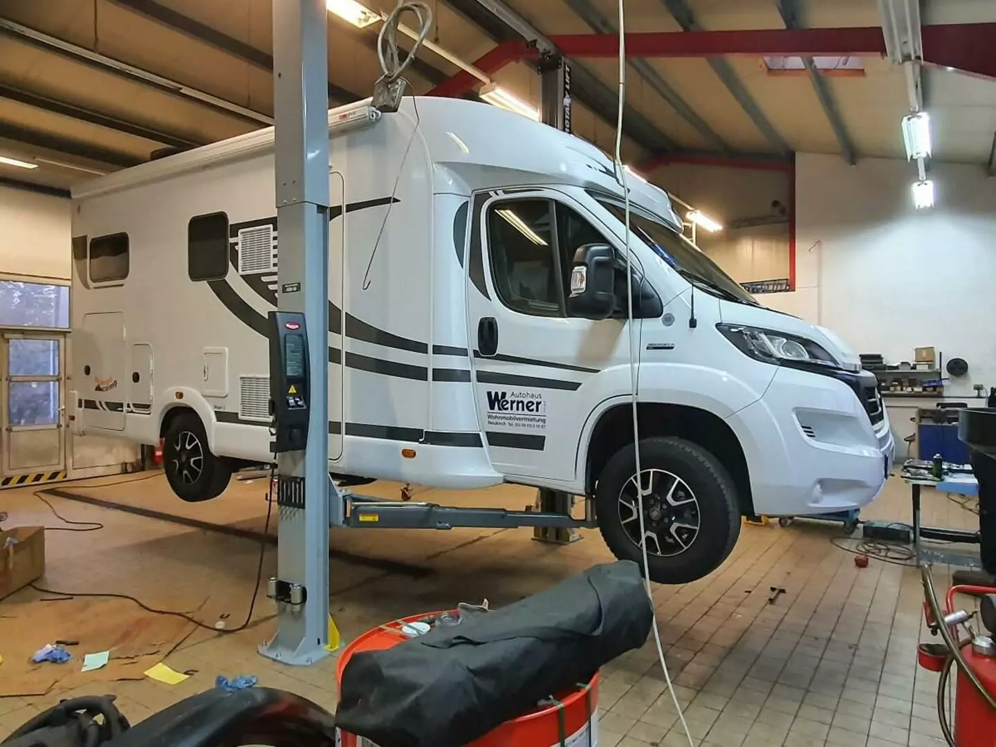 Neue Transporter und Wohnmobil-Hebebühne!